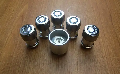 Best Lug Nuts to Buy in 2021 | Reviews & Buying Guide